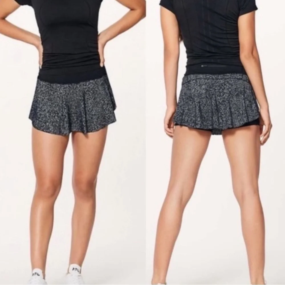 lululemon Quick Pace Skirt‎ Soundwave White Black Sz 4